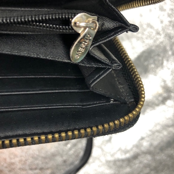 Arts Eye zip around wallet. Excellent condition. Silver and black leather. - Picture 6 of 10